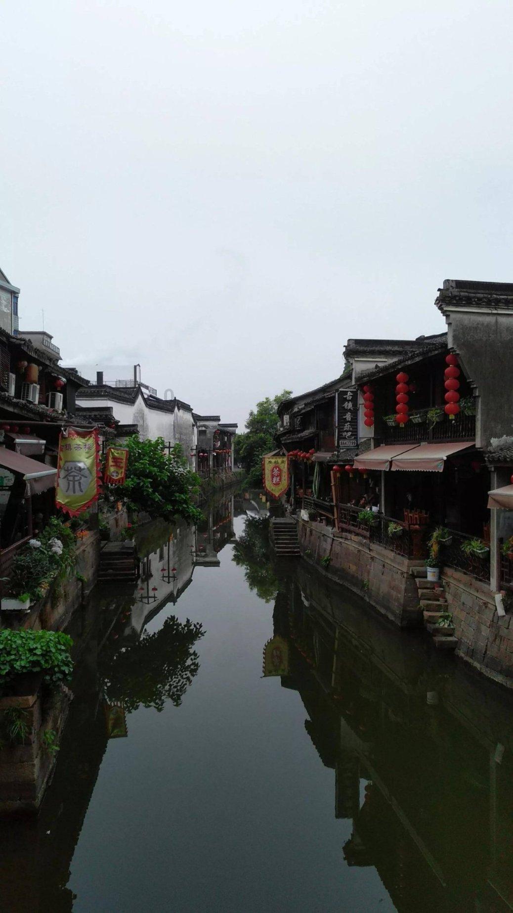 网友聚会就我一个女人怎么办？